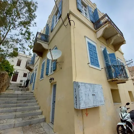 Artemis Centre Pour Petit Budget Backpackers * Ermoupoli