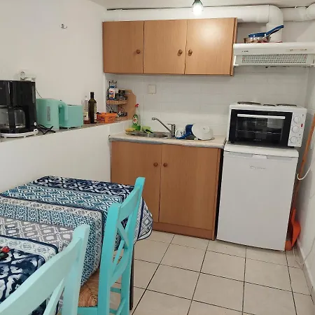 Artemis Centre Pour Petit Budget Backpackers * Ermoupoli