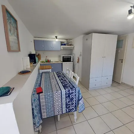 Artemis Centre Pour Petit Budget Backpackers Ermoupoli