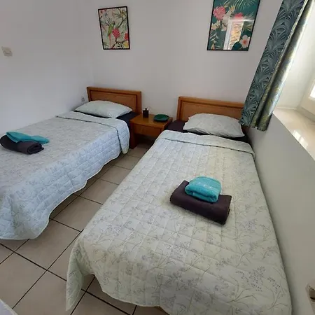Artemis Centre Pour Petit Budget Backpackers *